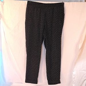 Gap medium black and white pull-on cuffed pants. 26 inch inseam.
